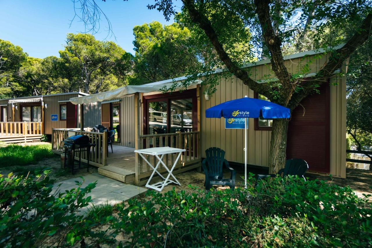 Castell Montgri - Mobile Homes By Lifestyle Holidays Лестартит Екстериор снимка