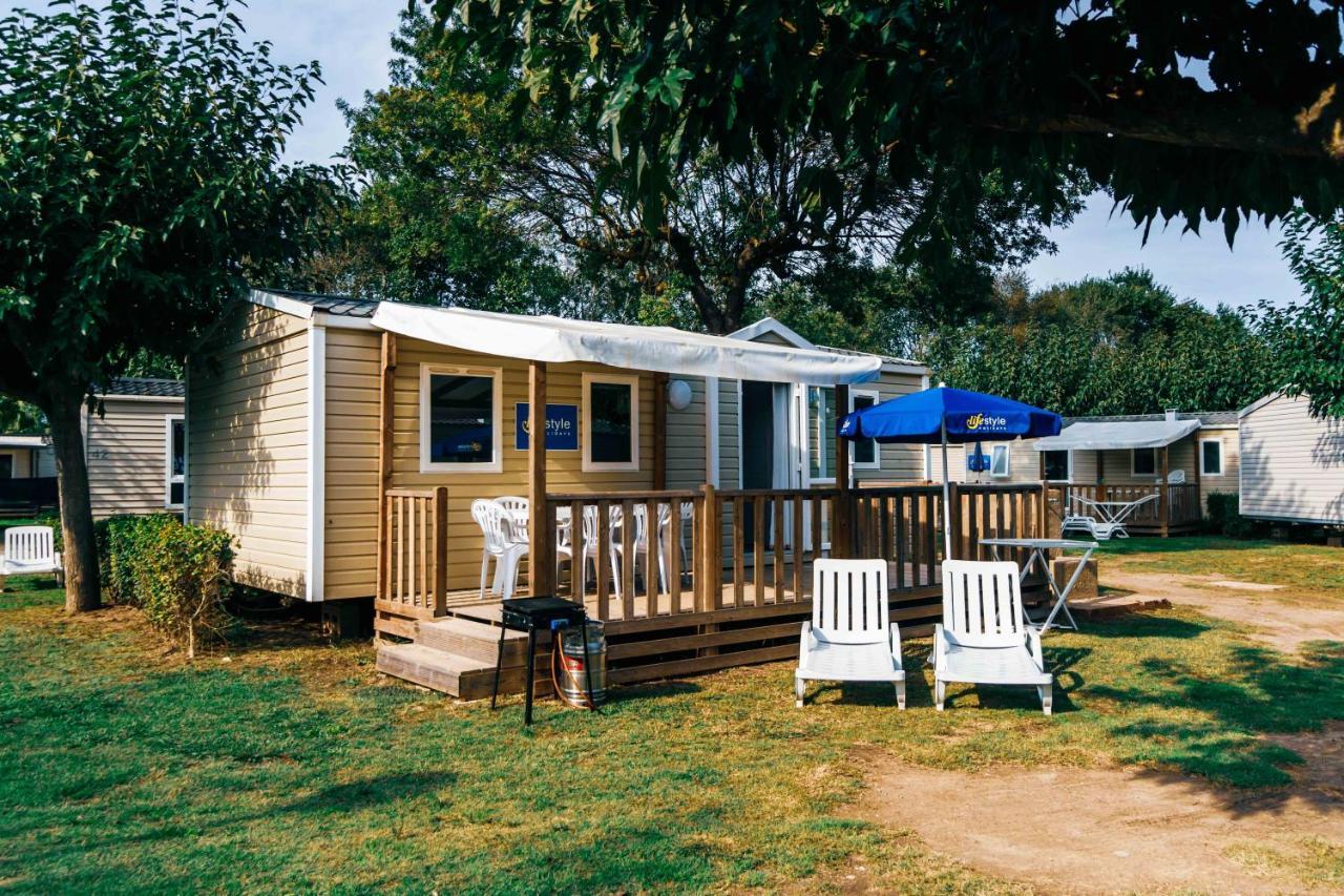 Castell Montgri - Mobile Homes By Lifestyle Holidays Лестартит Екстериор снимка