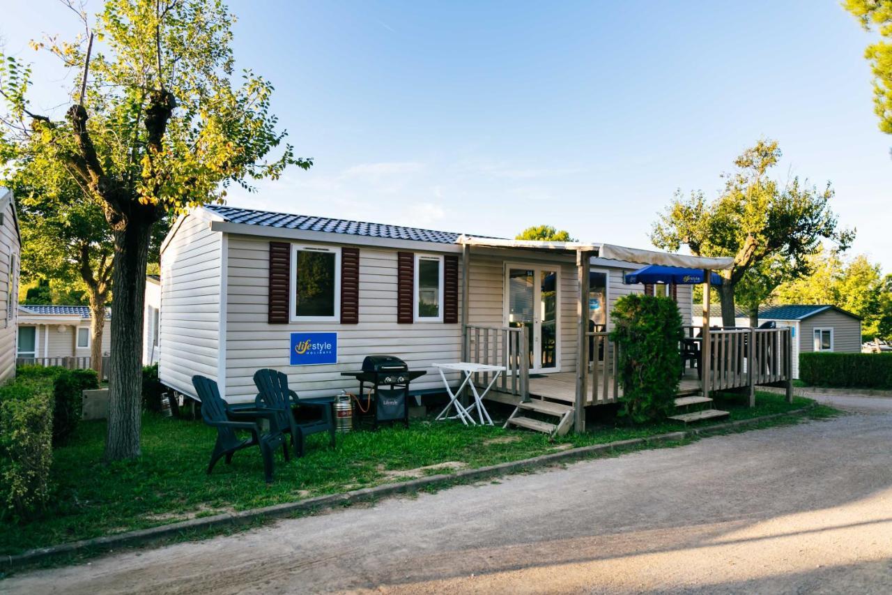 Castell Montgri - Mobile Homes By Lifestyle Holidays Лестартит Екстериор снимка